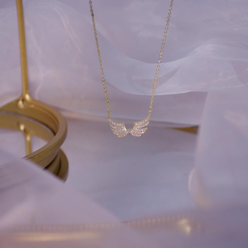 Pendant Necklaces Web Celebrity Style Women's Gold Angel Wing Shape Independent Packaging Light Luxury Flash Inlaid Collarbone Chain Jewelry
Pendant Necklaces Web Celebrity Style Women's Gold Angel Wing Shape Independent Packaging Light Luxury Flash Inlaid Collarbone Chain Jewelry
