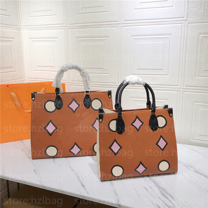 ONTHEGO MM GM M45815 Cross Body Bag Onthego Wild at Heart design roomy tote shopping travel Luxurys designers Bags, Color 02
ONTHEGO MM GM M45815 Cross Body Bag Onthego Wild at Heart design roomy tote shopping travel Luxurys designers Bags, Color 02