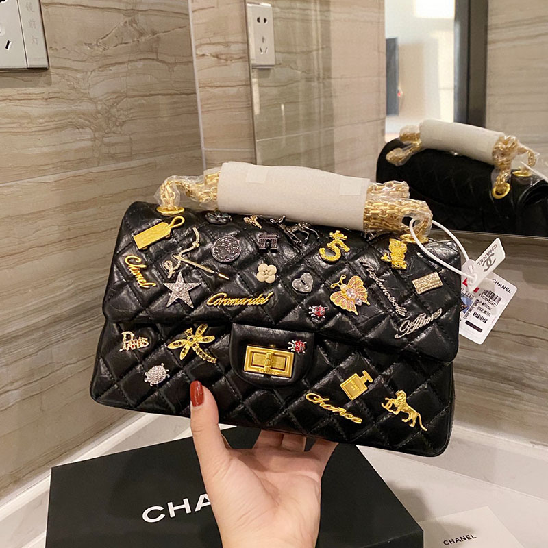 Chanel 2.55 Limited Edition Badge Bag High Quality Genuine Leather Womens Messenger Shoulder Handbags, 21cm black gold
Chanel 2.55 Limited Edition Badge Bag High Quality Genuine Leather Womens Messenger Shoulder Handbags, 21cm black gold