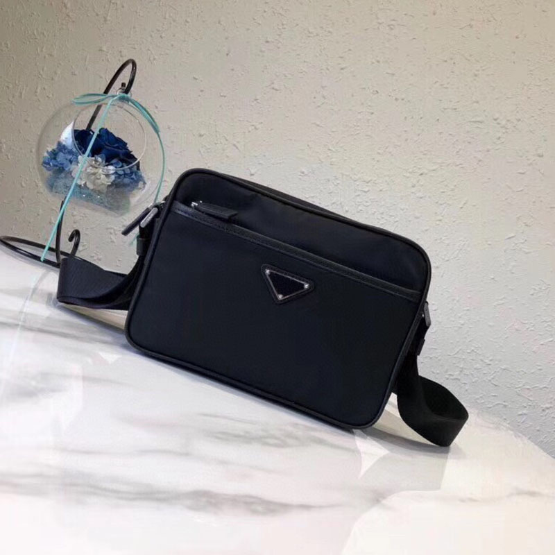 Fashion messenger bag designer beach shoulder bags high quality leather mens wallet hanger luggage tag shopping
Fashion messenger bag designer beach shoulder bags high quality leather mens wallet hanger luggage tag shopping