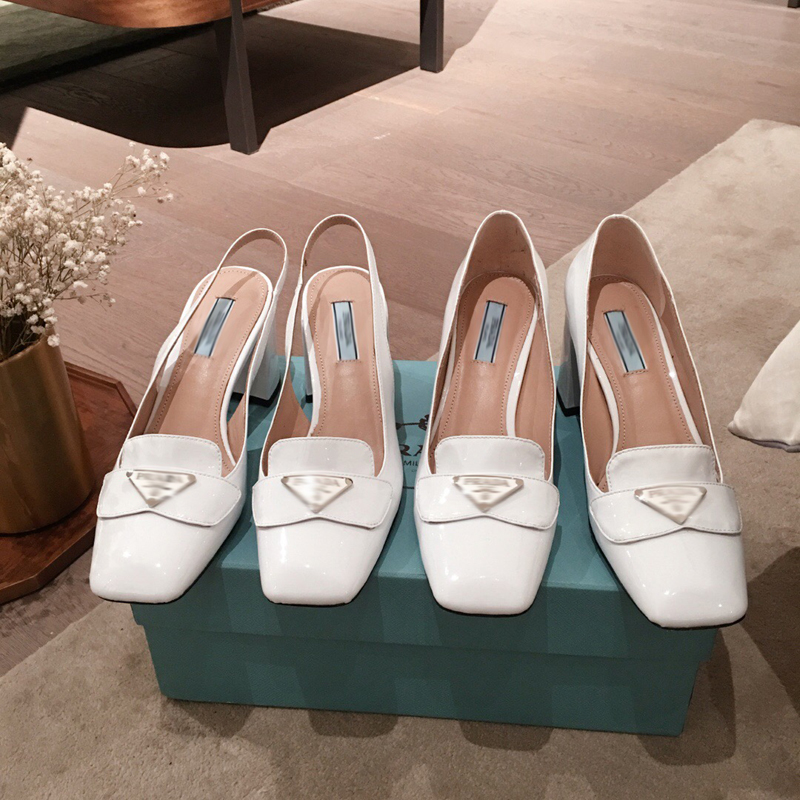 2021 Good Quality Fashion Women Luxurys Designers Shoes Designer Sandals Womens Luxury High Heels Sandal Dress Shoess With Box Size 35-41 -H330, White
2021 Good Quality Fashion Women Luxurys Designers Shoes Designer Sandals Womens Luxury High Heels Sandal Dress Shoess With Box Size 35-41 -H330, White