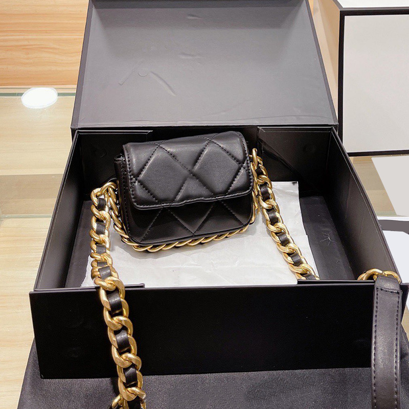 21/22Ss Classic Flap Square Bags Matelasse Chain Cross Body Shoulder Clutch Mini Cosmetic Purse Quilted Famous Luxury Designer Tiny/Mini Vanity Handbags 18CM/14CM, 14*10cm white
21/22Ss Classic Flap Square Bags Matelasse Chain Cross Body Shoulder Clutch Mini Cosmetic Purse Quilted Famous Luxury Designer Tiny/Mini Vanity Handbags 18CM/14CM, 14*10cm white