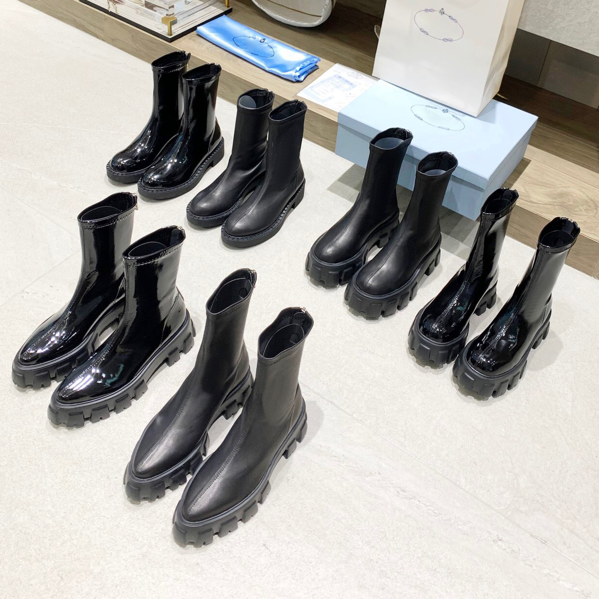 Designers Monolith Chelsea Boots Rois Women Patent Leather Platform Ankle Boot Black Pull-on Chunky Combat Booties Original Box
Designers Monolith Chelsea Boots Rois Women Patent Leather Platform Ankle Boot Black Pull-on Chunky Combat Booties Original Box