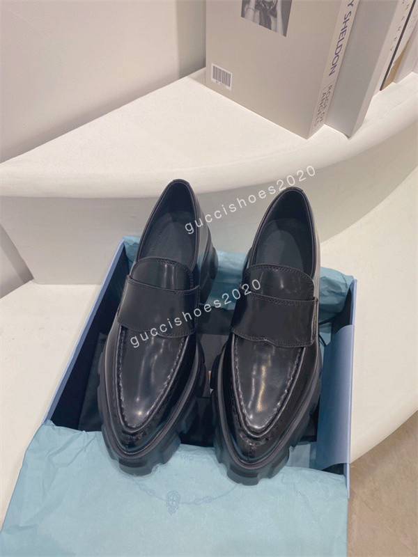 Fashion Designer women Casual Shoes Downtown leather District perforated sneakers iconic enameled metal Embossed rubber triangle mens Platform shoe size35-40, 01
Fashion Designer women Casual Shoes Downtown leather District perforated sneakers iconic enameled metal Embossed rubber triangle mens Platform shoe size35-40, 01