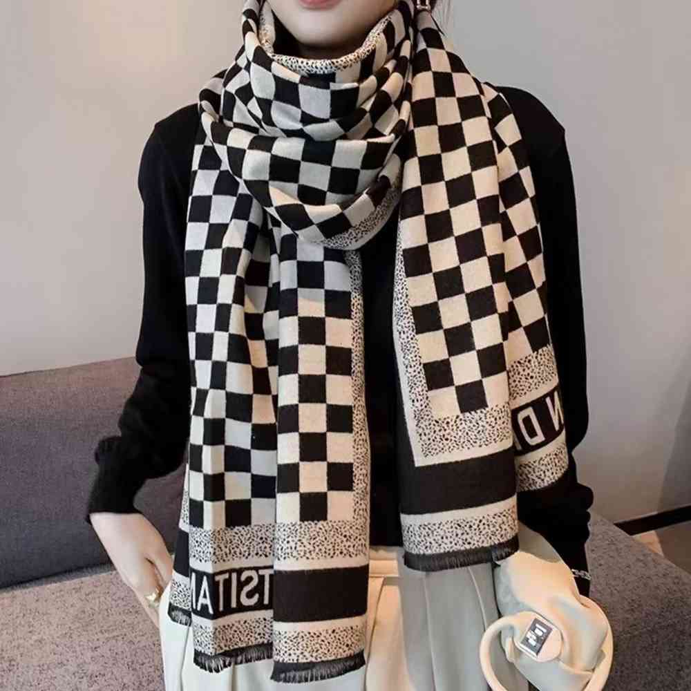 2021 net red plaid cashmere scarf women's ins autumn and winter warm checkerboard Plaid Scarf
2021 net red plaid cashmere scarf women's ins autumn and winter warm checkerboard Plaid Scarf