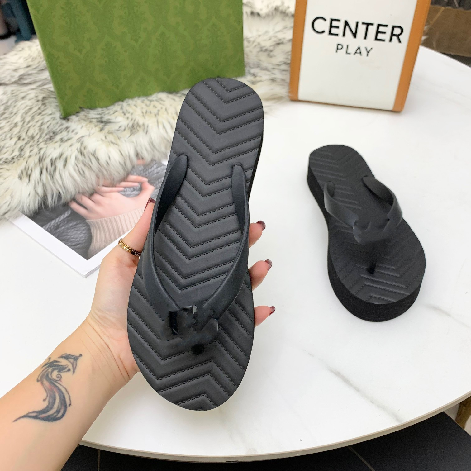 Women Luxury Desinger Slippers Fashion Grapes Discount Thin Black Flip Flops Brand Shoe Ladie Beige Shoes Sandals Flippers Size 35-42, Box
Women Luxury Desinger Slippers Fashion Grapes Discount Thin Black Flip Flops Brand Shoe Ladie Beige Shoes Sandals Flippers Size 35-42, Box