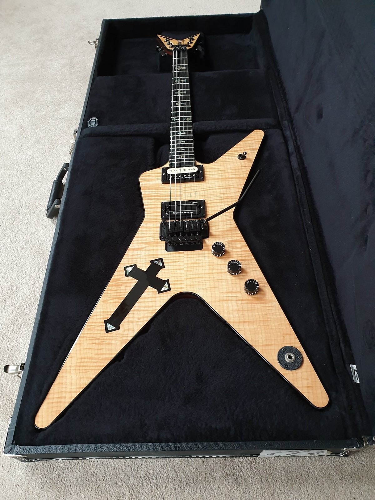 Dim 3 Southern Cross Dimbag Darrell Signature Natural Electric Guitar No Inlay On First Fret, Floyd Rose Tremolo Bridge, Bookmatched flame maple top, Black Hardware
Dim 3 Southern Cross Dimbag Darrell Signature Natural Electric Guitar No Inlay On First Fret, Floyd Rose Tremolo Bridge, Bookmatched flame maple top, Black Hardware