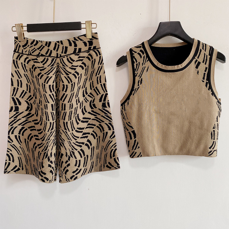 Women's Two Piece Pants knitting sleeveless trousers Top Shorts vest spring autumn short sleeve summer retro round neck sweater three color classic high quality S-L, Yellow
Women's Two Piece Pants knitting sleeveless trousers Top Shorts vest spring autumn short sleeve summer retro round neck sweater three color classic high quality S-L, Yellow