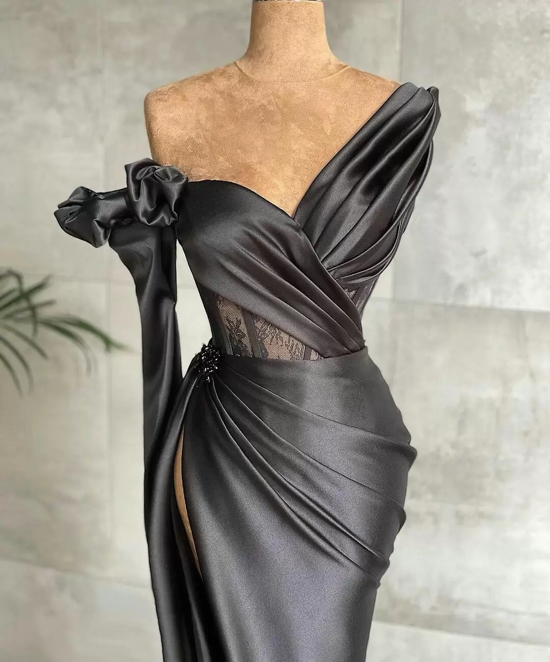 2022 Black Long Sleeves Prom Dresses Satin High Split Illusion Lace Sweep Train Satin Custom Made Evening Party Gown Plus Size Formal Occasion Wear Ve