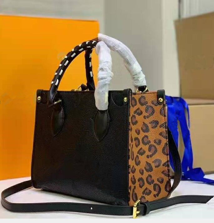 Women Luxurys Designers Handbags M45779 Ladies Tote Shopping Bags Handbag Fashion Onthego PM Classic Letter Purse, Black1 25cm
Women Luxurys Designers Handbags M45779 Ladies Tote Shopping Bags Handbag Fashion Onthego PM Classic Letter Purse, Black1 25cm