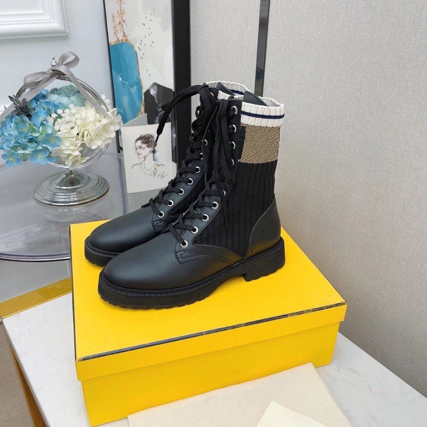 Designer women's ankle boots 2021 autumn and winter electronic embroidery color matching letter logo round toe women mid boot Martin bo, Black
Designer women's ankle boots 2021 autumn and winter electronic embroidery color matching letter logo round toe women mid boot Martin bo, Black