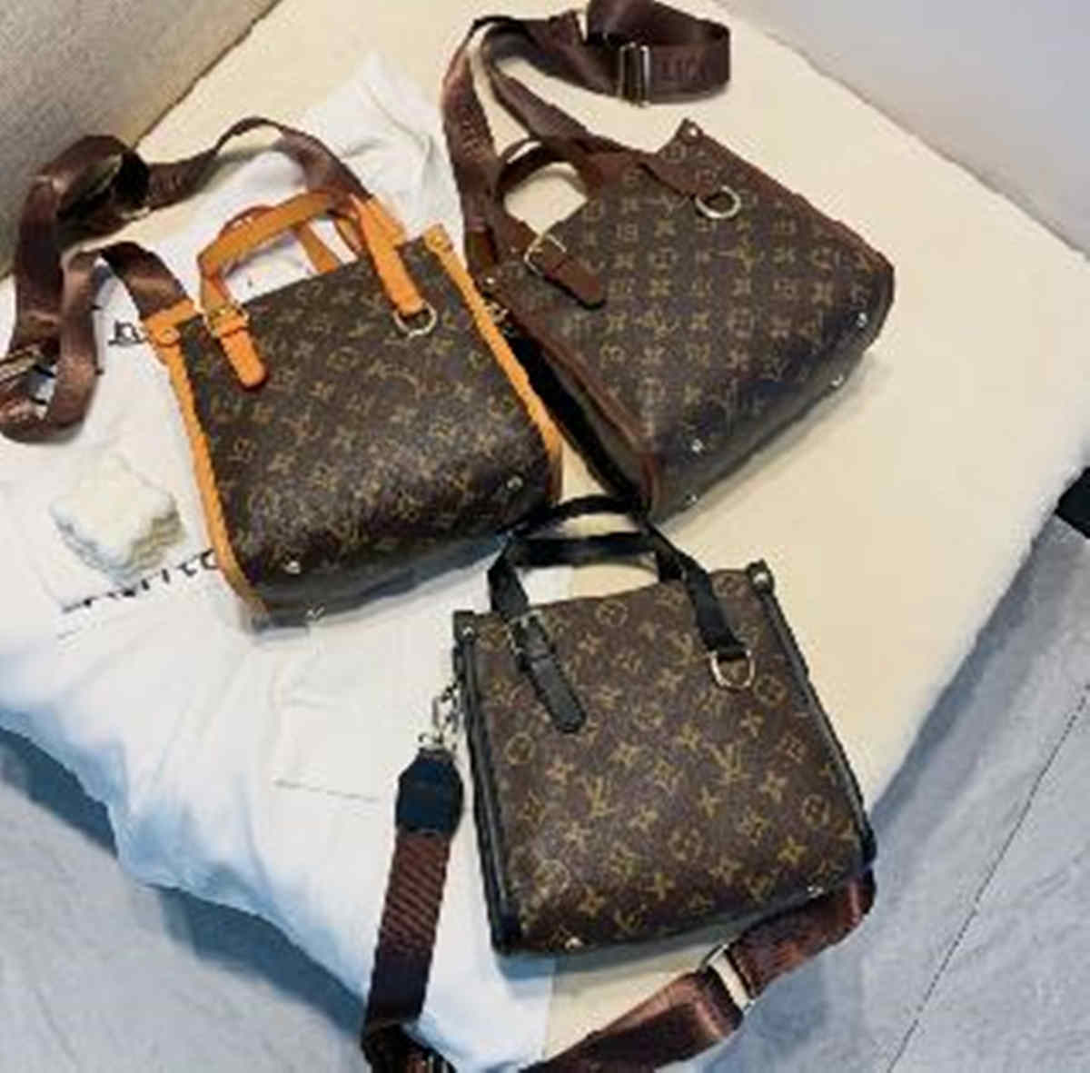 GGLVLouis
Vitton YSL
VUTTON Presbyopia bag 2021 new fashion letter pearl small round bag shoulder messenger portable female, Brown
GGLVLouis
Vitton YSL
VUTTON Presbyopia bag 2021 new fashion letter pearl small round bag shoulder messenger portable female, Brown
