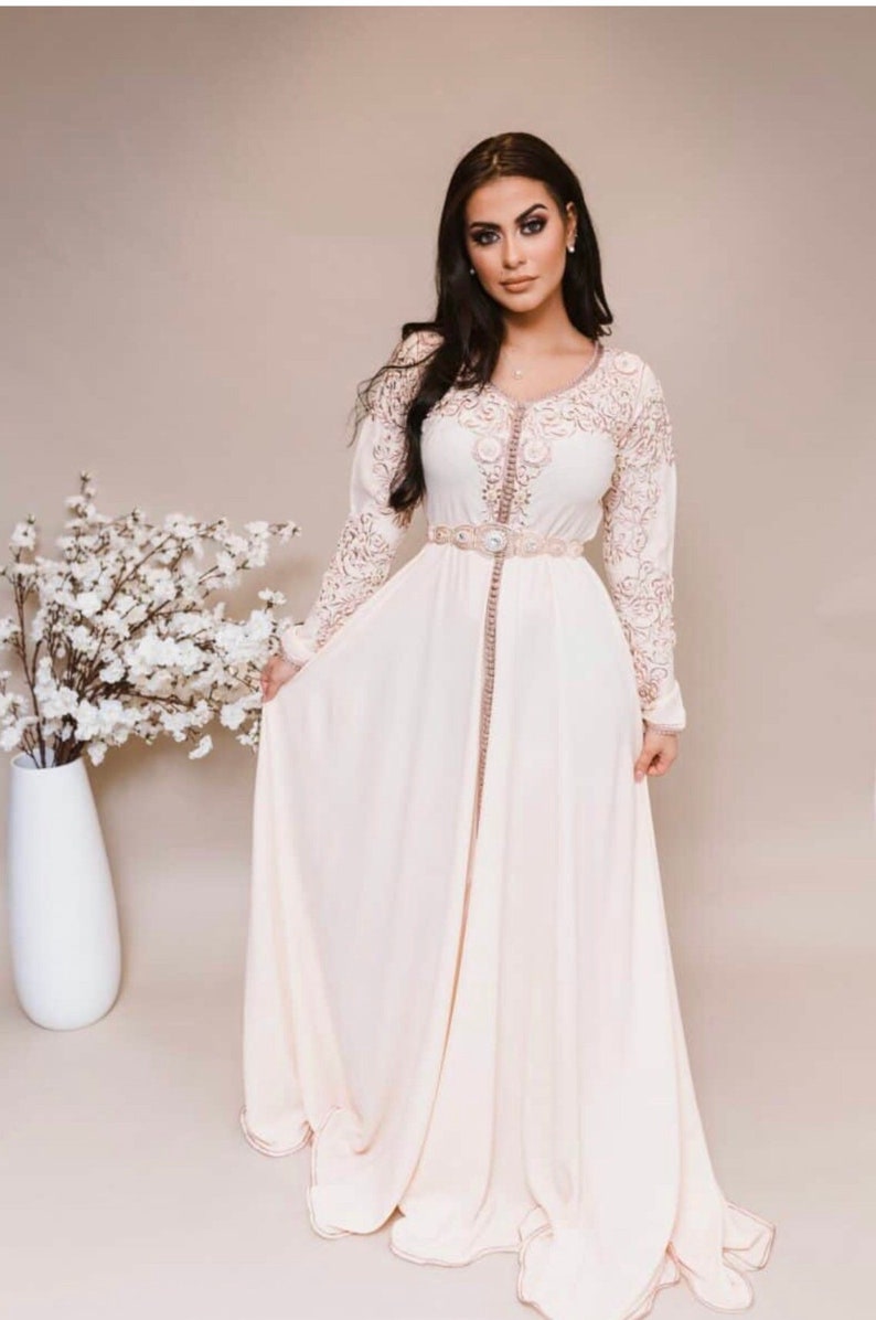 Elegant Moroccan Kaftan Arabic Evening Dresses Traditional Attire Ivory Satin A Line Formal Occasion Gowns Gold Appliques Beaded Long Sleeve Caftan Pr