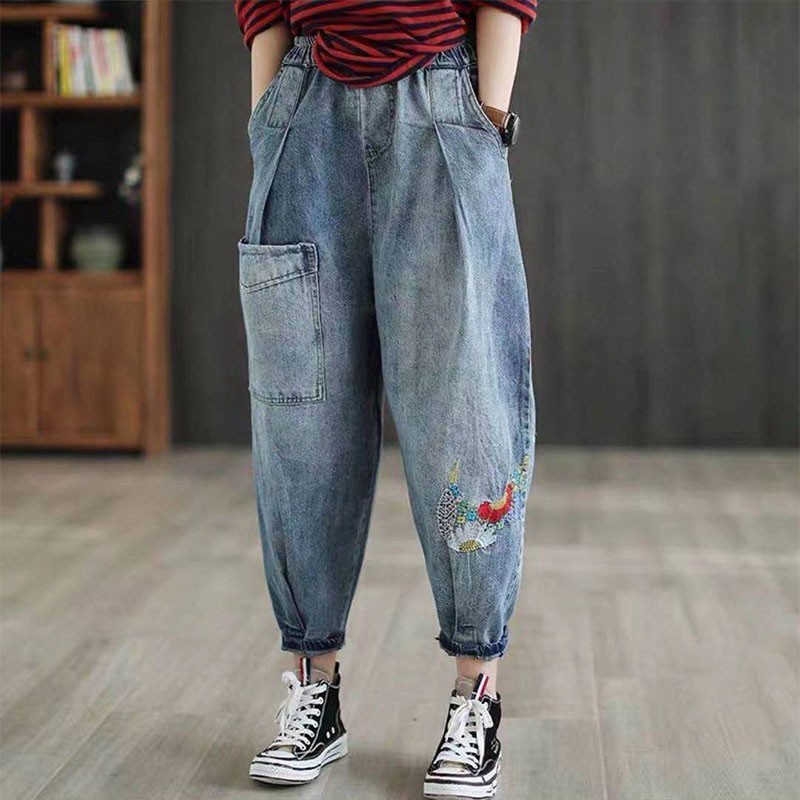 Spring Arts Style Women Vintage Embroidery Loose Jeans Big Pocket Casual Elastic Waist Cotton Denim Harem Pants V237 210512