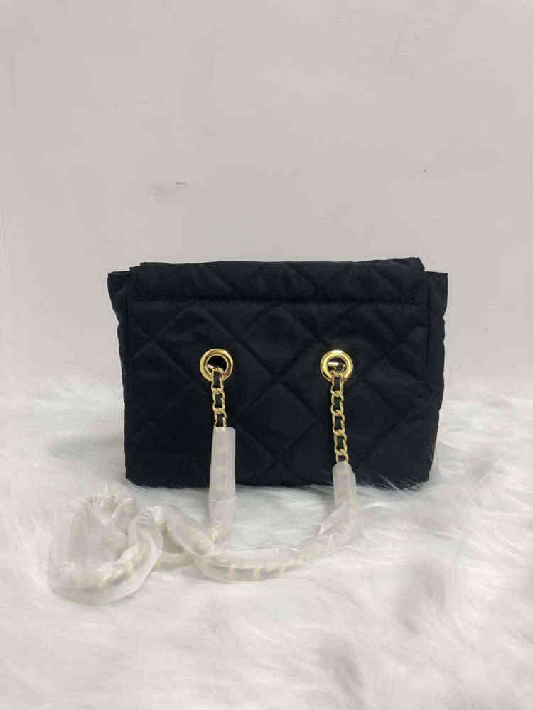 5A+Luxury Little red (same parachute chain bag black diamond lattice temperament joker stray package new handbag1th
5A+Luxury Little red (same parachute chain bag black diamond lattice temperament joker stray package new handbag1th