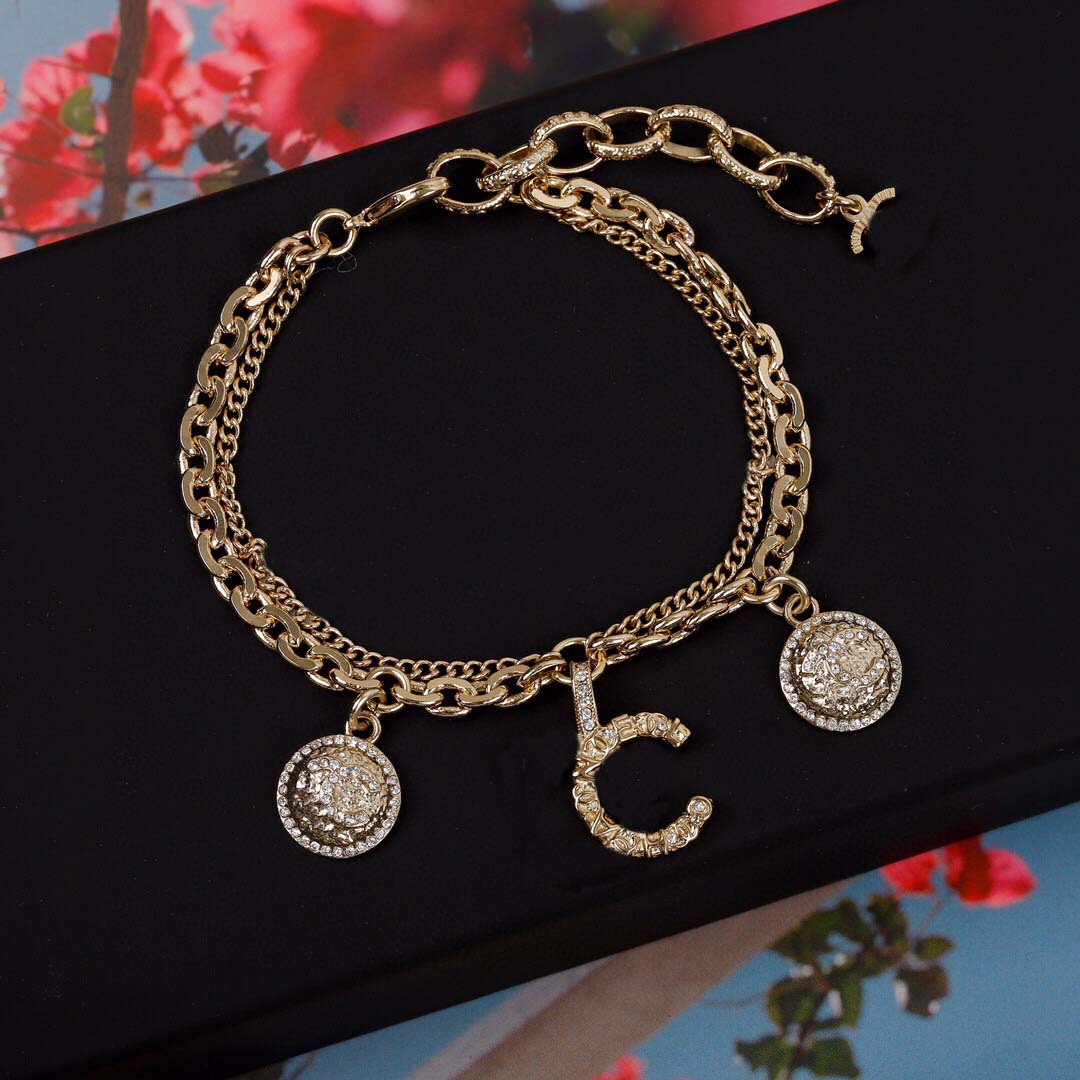 Top quality charm double chain with round pendant necklace diamond in 18k gold plated for women and mother wedding jewelry gift have box PS3073A
Top quality charm double chain with round pendant necklace diamond in 18k gold plated for women and mother wedding jewelry gift have box PS3073A