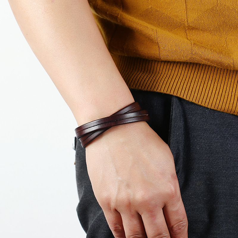 European and American retro simple two-circle cowhide bracelet men's jewelry fashion all-match punk rock leather gifts
European and American retro simple two-circle cowhide bracelet men's jewelry fashion all-match punk rock leather gifts