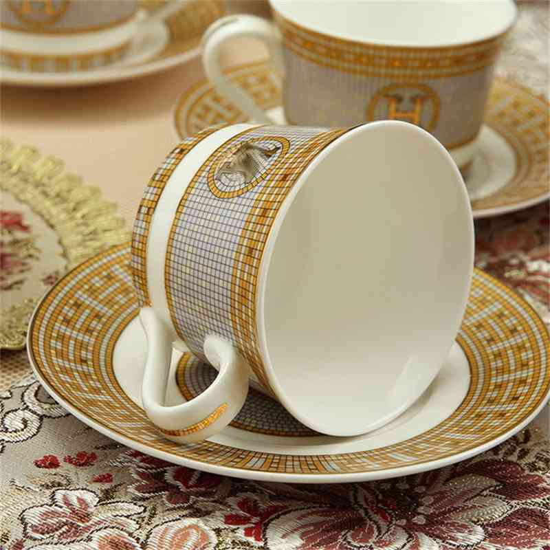 European high-grade bone china coffee cups and saucer set home ceramic afternoon tea cup to send spoon 210408