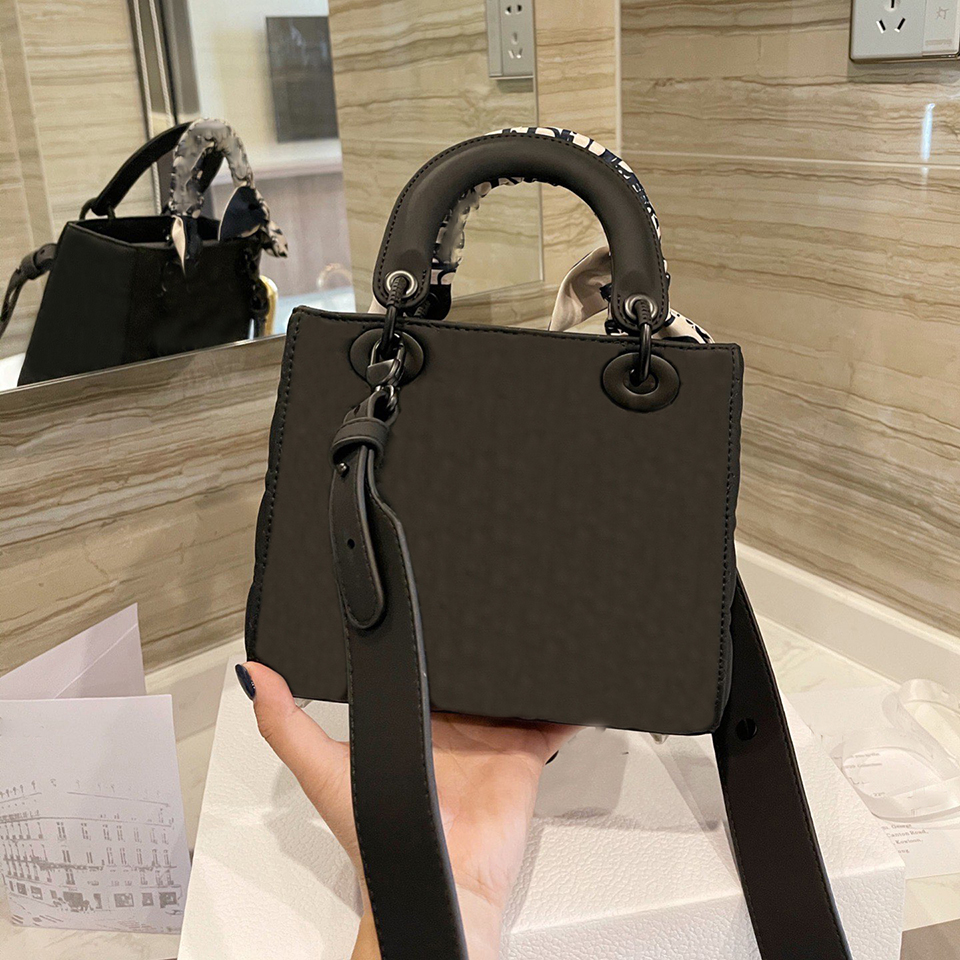 Luxurys Designers Bags Black Genuine Real Leather Lady Handbag Tote Bag Big Capacity Brand Classic Style High Quality Sheepskin Handbags For Women
Luxurys Designers Bags Black Genuine Real Leather Lady Handbag Tote Bag Big Capacity Brand Classic Style High Quality Sheepskin Handbags For Women