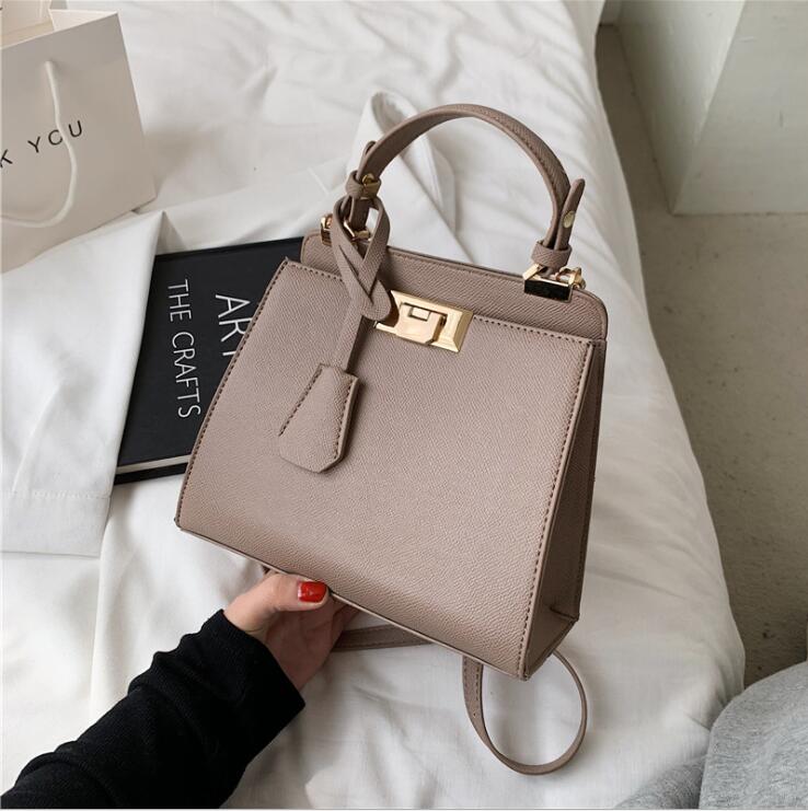 Factory wholesale women shoulder bag simple Joker leather handbag retro solid color leatheres messenger bags elegant atmosphere litchi leathers handbags
Factory wholesale women shoulder bag simple Joker leather handbag retro solid color leatheres messenger bags elegant atmosphere litchi leathers handbags