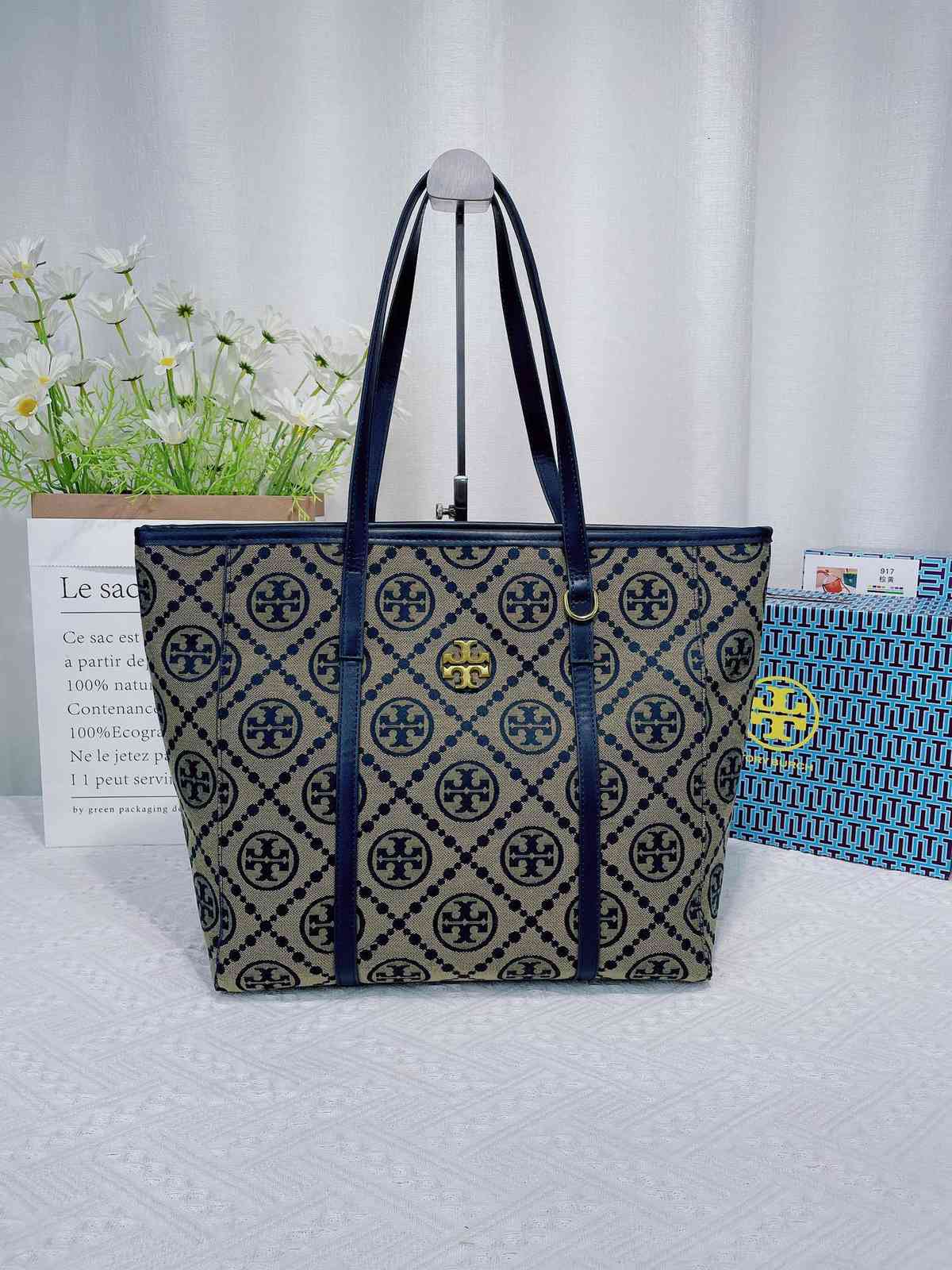handbag 2021 tb women's bag canvas jacquard tote shopping old flower one shoulder, Black;red
handbag 2021 tb women's bag canvas jacquard tote shopping old flower one shoulder, Black;red