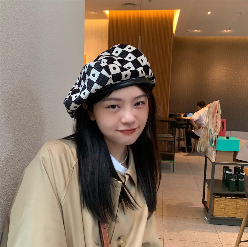 Berets 2021 Korean Design Retro Love Checkerboard Beret Autumn And Winter Women's Fashion Black White Lattice Octagonal Hat
Berets 2021 Korean Design Retro Love Checkerboard Beret Autumn And Winter Women's Fashion Black White Lattice Octagonal Hat