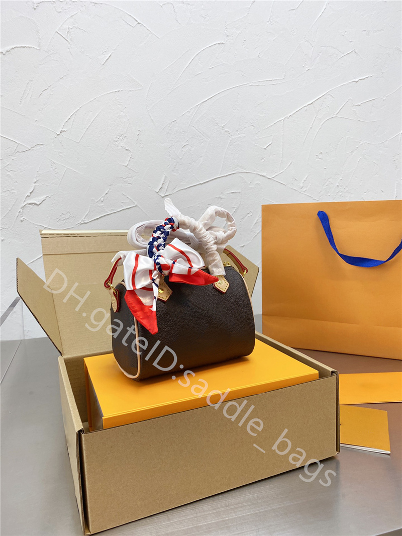 2021 SS Famous Designer Lady Fashion Handbags Shoulder Bags Totes Clutch Bag Cross Body Luxury Women Silk Scarves Decoration Canvas Microfiber Flap Handbag, Color q
2021 SS Famous Designer Lady Fashion Handbags Shoulder Bags Totes Clutch Bag Cross Body Luxury Women Silk Scarves Decoration Canvas Microfiber Flap Handbag, Color q