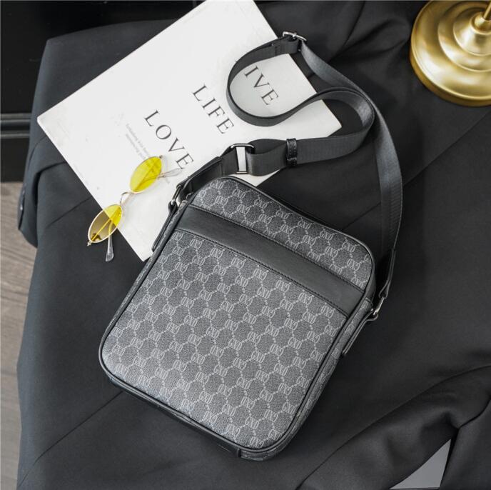 Factory wholesale brand men shoulder bag Street trend printing backpack outdoor leisure leather messenger bags simple versatile wear resista
Factory wholesale brand men shoulder bag Street trend printing backpack outdoor leisure leather messenger bags simple versatile wear resista