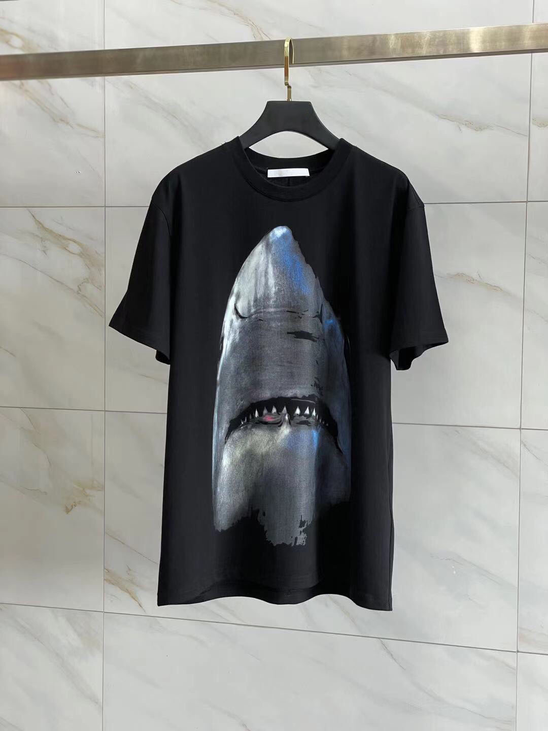 2021ss spring and summer new high grade cotton printing short sleeve round neck panel T-Shirt Size: -l-xl-xxl-xxxl Color: black white 1m12w3
2021ss spring and summer new high grade cotton printing short sleeve round neck panel T-Shirt Size: -l-xl-xxl-xxxl Color: black white 1m12w3