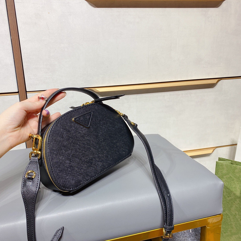 Body Leisure Lady Messenger Bag 2021 Large Capacity Luxury Handbags All-match Western Style Woman Designer Backpack Price Concessions, Black
Body Leisure Lady Messenger Bag 2021 Large Capacity Luxury Handbags All-match Western Style Woman Designer Backpack Price Concessions, Black