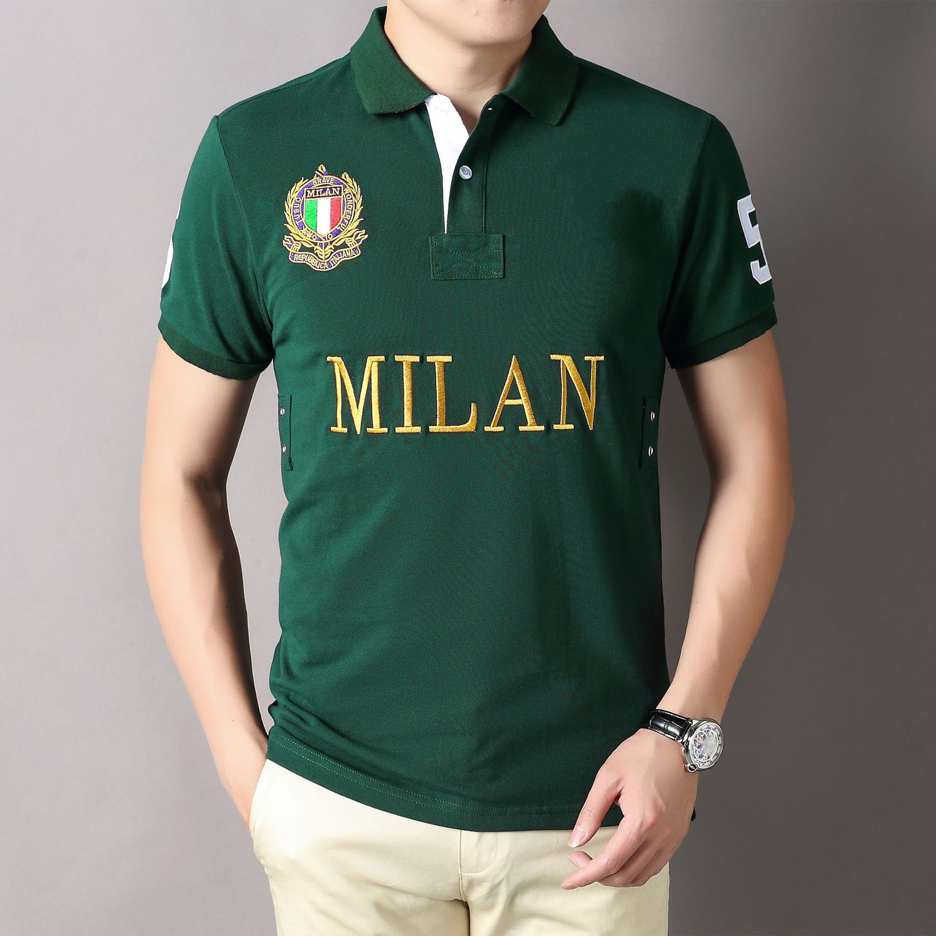 2021S estate polo t-shirt T-shirt da uomo in fiore ricamato a maniche corte a maniche corte sportive casual sottile nero puro cotone cotone europeo
2021S estate polo t-shirt T-shirt da uomo in fiore ricamato a maniche corte a maniche corte sportive casual sottile nero puro cotone cotone europeo