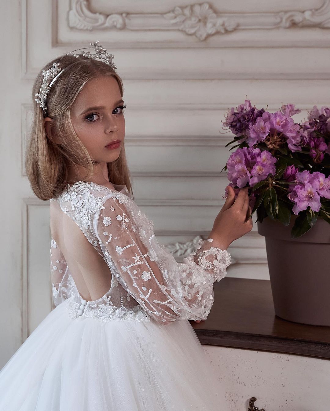 A Fashion E Backless Wer Girl Dresses For Wedding Long Sleeves Beaded Toddler D Appliqued Pageant Gowns Tulle Sequined First Communion Dress