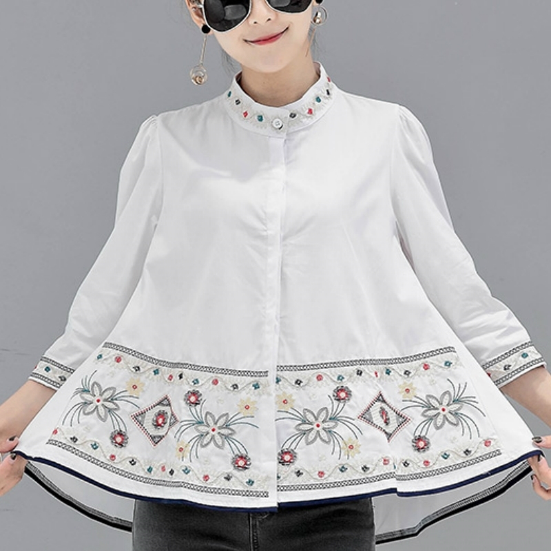 Blusas Mujer De Moda Floral Embroidery White Blouse Shirt Women Tops Stand Collar White Blouse Womens Tops And Blouses C721 210602
Blusas Mujer De Moda Floral Embroidery White Blouse Shirt Women Tops Stand Collar White Blouse Womens Tops And Blouses C721 210602