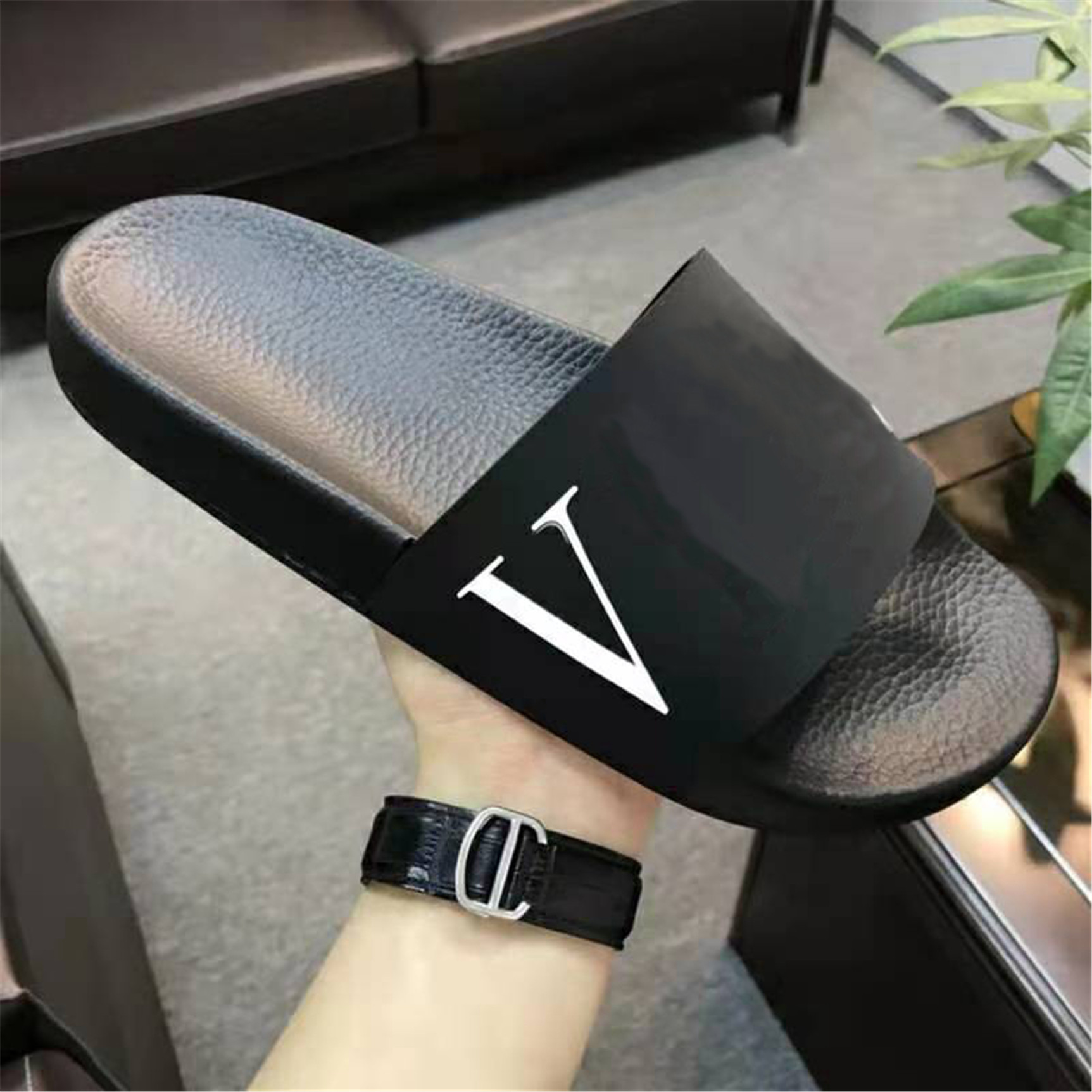 Top Quality Spikes Printed Slippers Scuffs Slides Womens Mens Summer Sandals Beach Slide Ladies Trendy Shoes Leather 35-46 With Box, #08
Top Quality Spikes Printed Slippers Scuffs Slides Womens Mens Summer Sandals Beach Slide Ladies Trendy Shoes Leather 35-46 With Box, #08