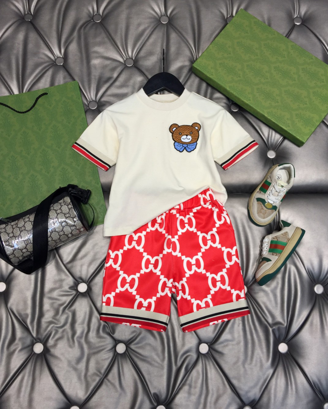 designer kids casual skirts sets white tees+red shorts cotton childrens suit brand girls clothing otton tees size 100-150 Brother sister
designer kids casual skirts sets white tees+red shorts cotton childrens suit brand girls clothing otton tees size 100-150 Brother sister