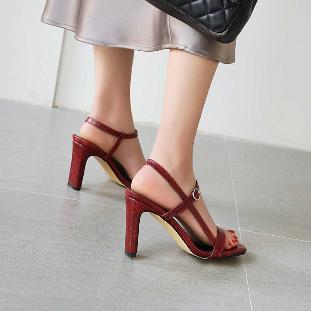 2021 New Women Sandals High Heels Buckle Back Strap Summer Shoes Fashion Simple Sandals Narrow Band zapatos mujer size 34-43 Y0721, Blue
2021 New Women Sandals High Heels Buckle Back Strap Summer Shoes Fashion Simple Sandals Narrow Band zapatos mujer size 34-43 Y0721, Blue