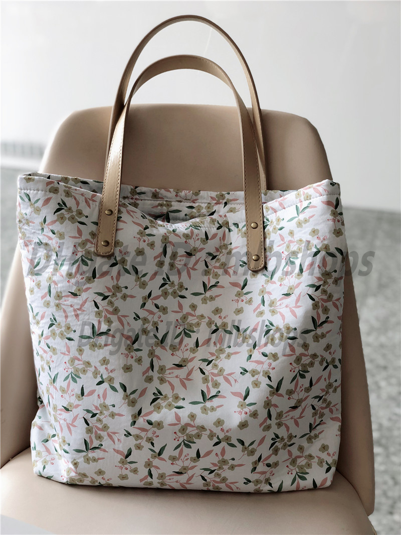 Shoulder bags Luxurys designers High Quality Fashion womens CrossBody Handbags wallets lady Clutch Flowers shopping canvas bag purse 2021 Totes Cross Body Handbag, No bags
Shoulder bags Luxurys designers High Quality Fashion womens CrossBody Handbags wallets lady Clutch Flowers shopping canvas bag purse 2021 Totes Cross Body Handbag, No bags