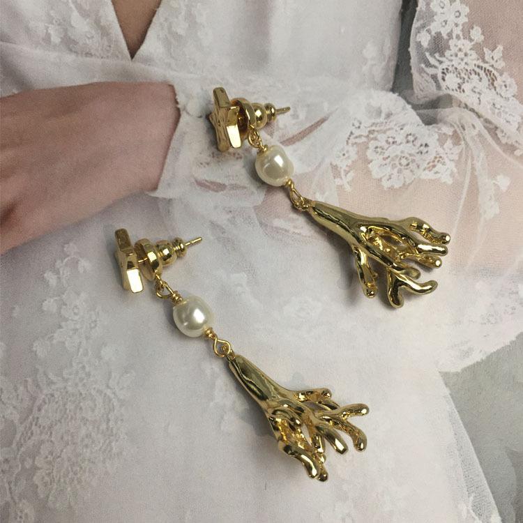 D family fashion personality ginseng Earrings New European design dijiafeng Earringsk
D family fashion personality ginseng Earrings New European design dijiafeng Earringsk