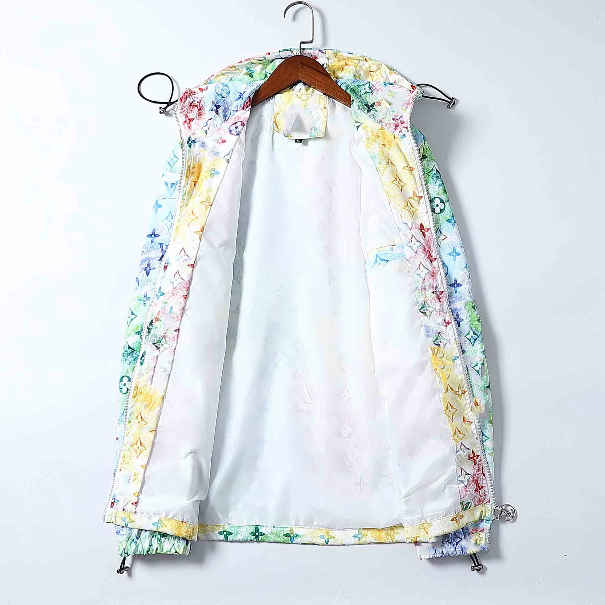 Mens Jacket Coat Designer Spring Autumn Hoodie Zipper Outdoor Sports Windbreaker Casual Jackets Stitching Streetwear Men Clothing Plus Size
Mens Jacket Coat Designer Spring Autumn Hoodie Zipper Outdoor Sports Windbreaker Casual Jackets Stitching Streetwear Men Clothing Plus Size