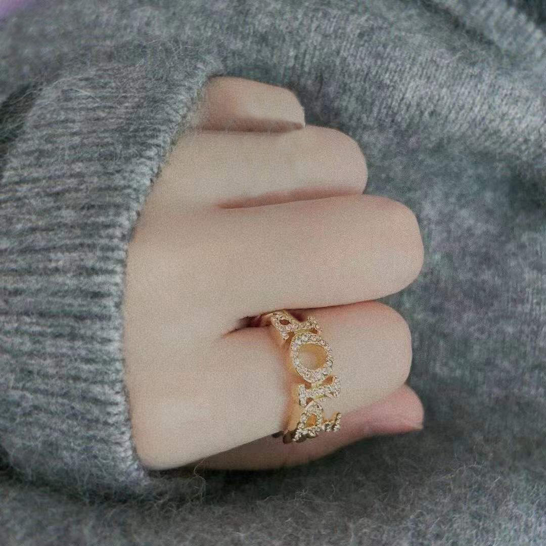 Fashion With Side Stones rings for women Party jewelry for Couples Lovers engagement gift with box
Fashion With Side Stones rings for women Party jewelry for Couples Lovers engagement gift with box