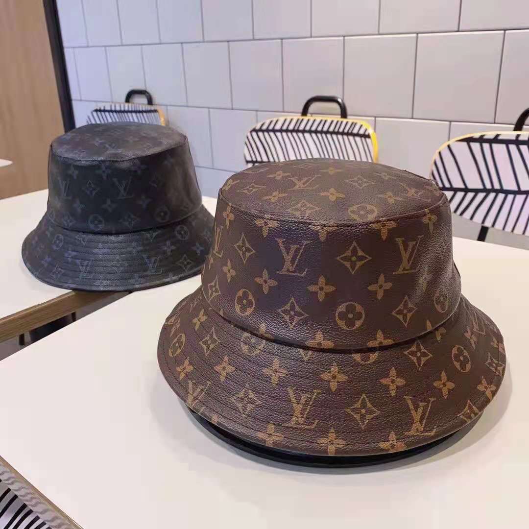 2021 Fashion designer Bucket Hat for Man Woman Street Cap Fitted Hats 2 Color with Letters High Quality GGLVLouis
Vitton, Blue;gray
2021 Fashion designer Bucket Hat for Man Woman Street Cap Fitted Hats 2 Color with Letters High Quality GGLVLouis
Vitton, Blue;gray