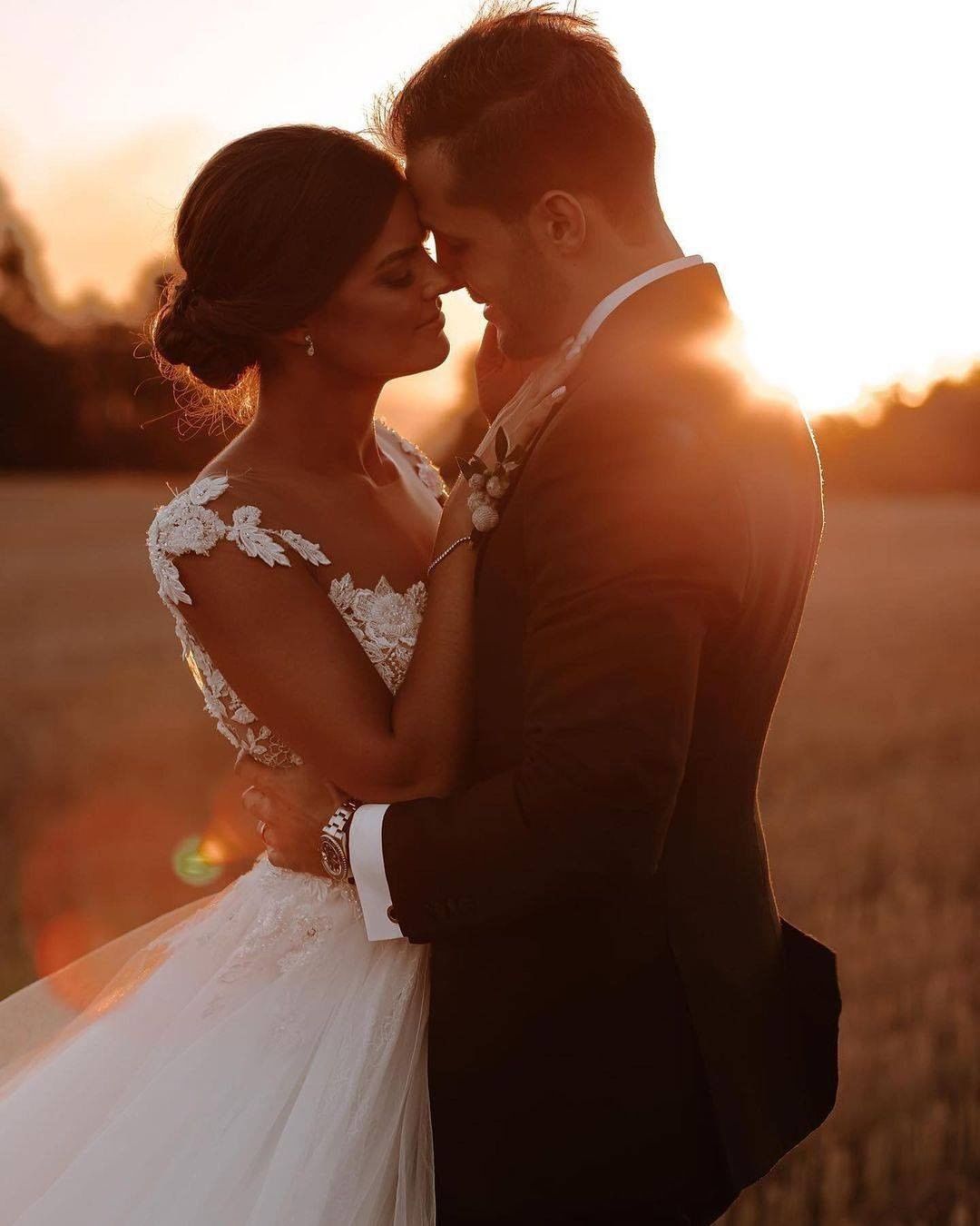 Illusion A Line Wedding Dress Country Sheer Jewel Neck Lace Appliques Bride Dresses Modern Backless Bridal Gowns robes de mariée