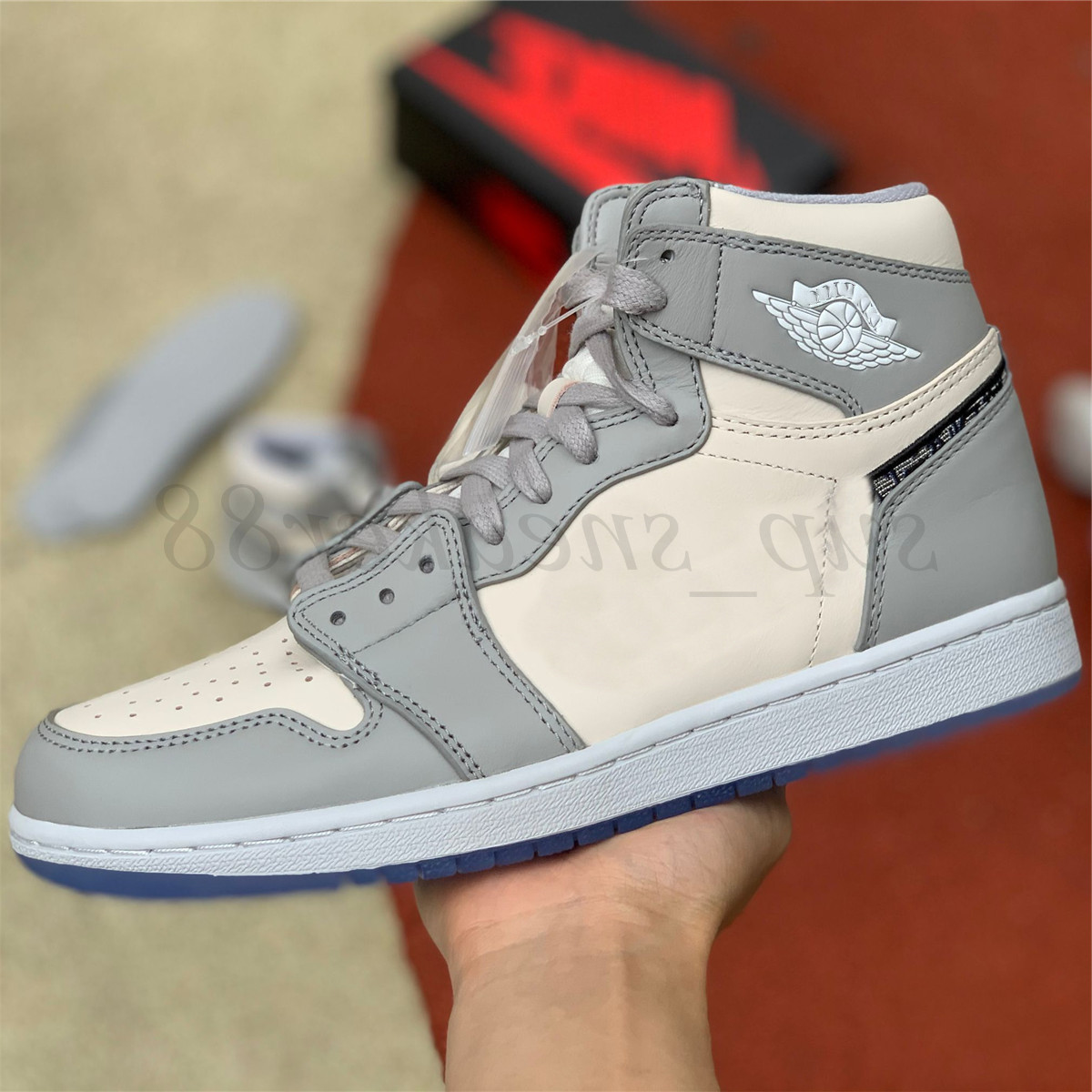 Shoes Hotsale Men Women Authentic 1 High OG Basketball Men Women 1S Wolf Grey Sail Photon Dust White 1s Basketball size 36-45, Bubble wrap packaging
Shoes Hotsale Men Women Authentic 1 High OG Basketball Men Women 1S Wolf Grey Sail Photon Dust White 1s Basketball size 36-45, Bubble wrap packaging