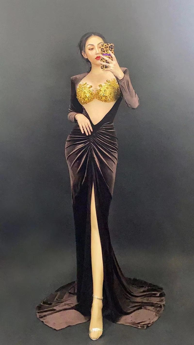 Casual Dresses Gold Rhinestones Velvet Trailing Dress Sexy Mesh Transparent Split Long Birthday Wedding Celebrate Evening Gown, Black
Casual Dresses Gold Rhinestones Velvet Trailing Dress Sexy Mesh Transparent Split Long Birthday Wedding Celebrate Evening Gown, Black