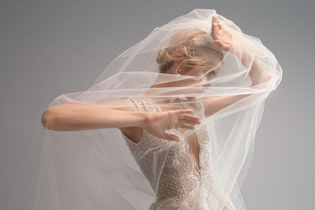 Ersa Atelier 2021 Wedding Dresses A Line Bridal Gowns Short Sleeve V Neck Lace Beaded Appliqued Robe De Mariée