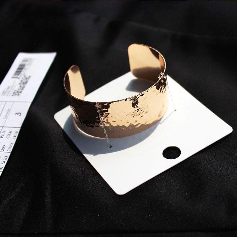 Bangle European Gold Color Rhombus Lattice Texture C-Shape Open Wide Bracelet Punk Metal Fashion Statement Jewelry Women
Bangle European Gold Color Rhombus Lattice Texture C-Shape Open Wide Bracelet Punk Metal Fashion Statement Jewelry Women