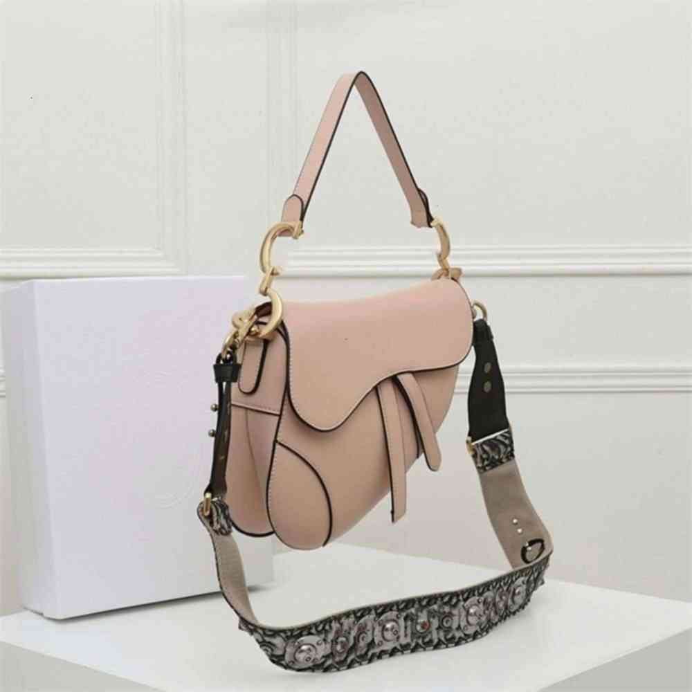 High quality Hobo underarm Shoulder Bags Fashion Genuine Leather Saddle bag tote Luxury Designer middle Moon shaped Women's Cro maxstoreking
High quality Hobo underarm Shoulder Bags Fashion Genuine Leather Saddle bag tote Luxury Designer middle Moon shaped Women's Cro maxstoreking