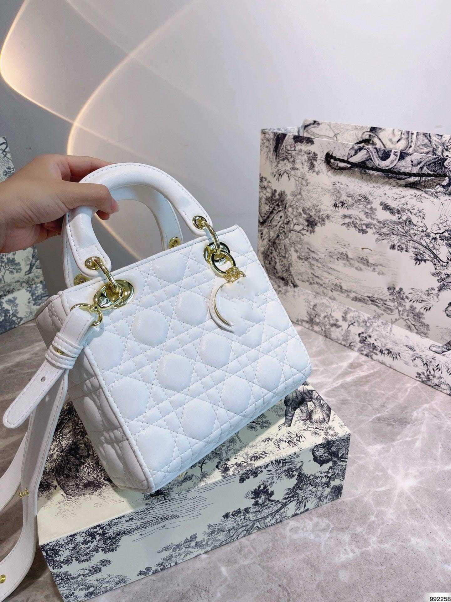 fashion women classic Evening Bags Flip cover Handbags wallet Totes Backpack StyleTop 3A brand mini designer luxury belt box lady bag
fashion women classic Evening Bags Flip cover Handbags wallet Totes Backpack StyleTop 3A brand mini designer luxury belt box lady bag