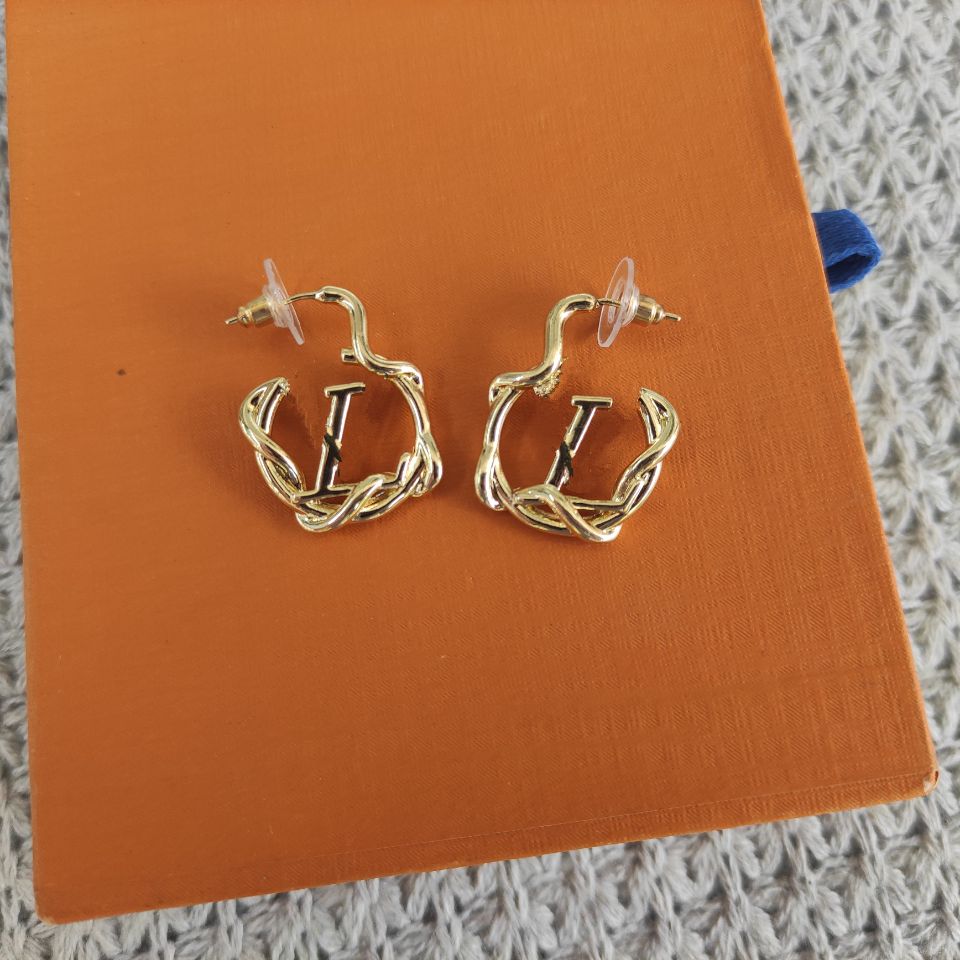 Stainless Steel Stud Earring For Women Letter Cute Earrings Jewelry Gift l, Silver
Stainless Steel Stud Earring For Women Letter Cute Earrings Jewelry Gift l, Silver