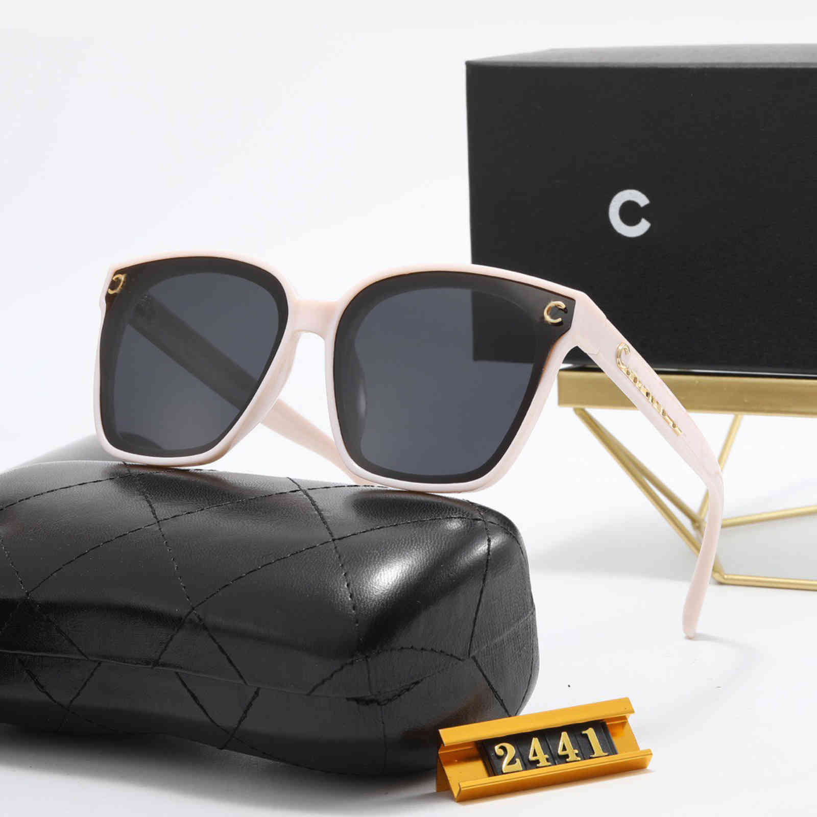 2021 New Arrival luxury brand sun glass women's fashion large frame Oversized Digner mens sunglass
2021 New Arrival luxury brand sun glass women's fashion large frame Oversized Digner mens sunglass